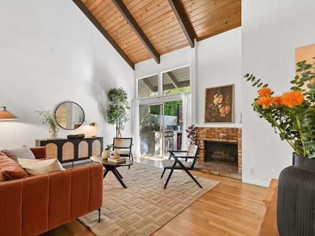 Apartment for sale in Studio City Neighborhood Council District, Canoga Park