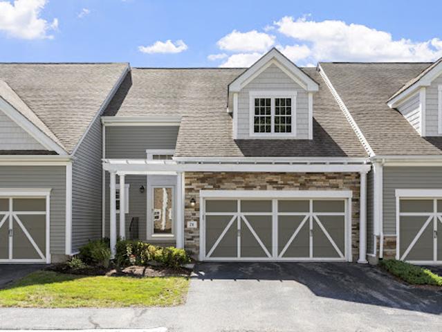 Apartment for sale in Bedford, Massachusetts