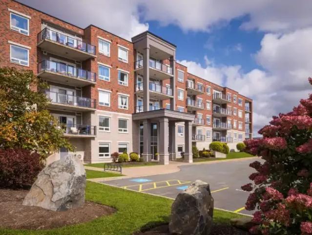 Apartment for rent in Stonington Park, Bedford