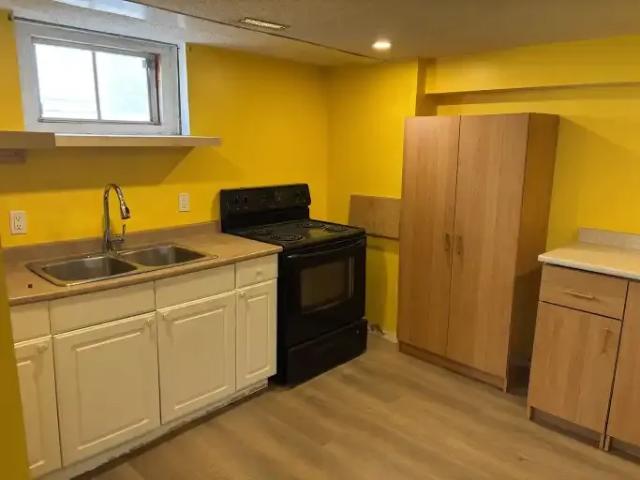 Apartment for rent in Tuxedo Park, Calgary