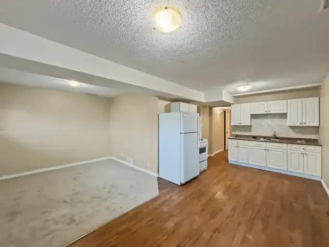 Apartment for rent in Bowness, Calgary