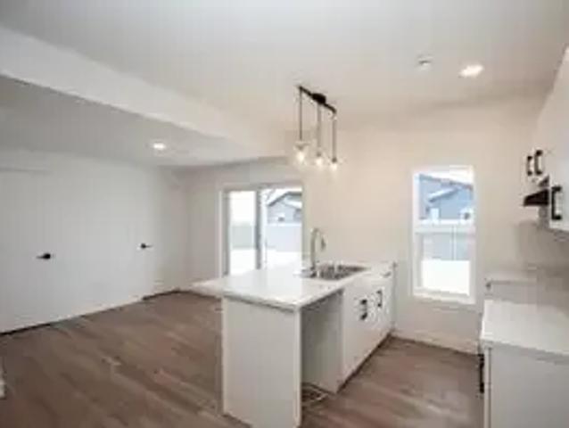 Apartment for rent in Whispering Ridge, Hamlet of Clairmont
