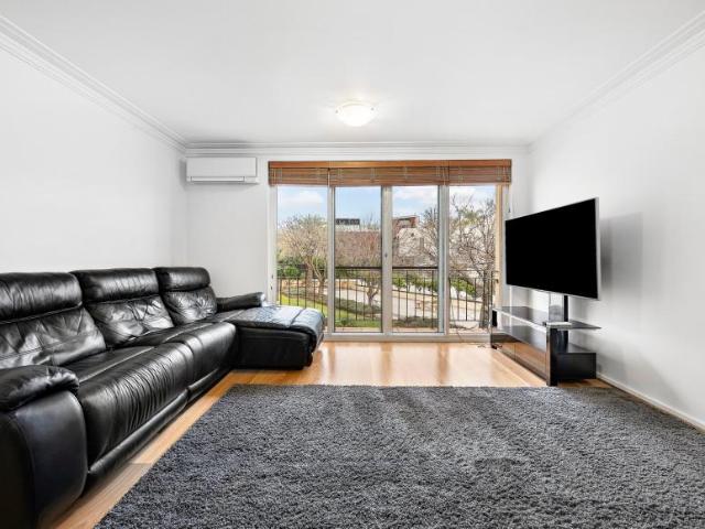 Apartment for sale in Hampton, Melbourne