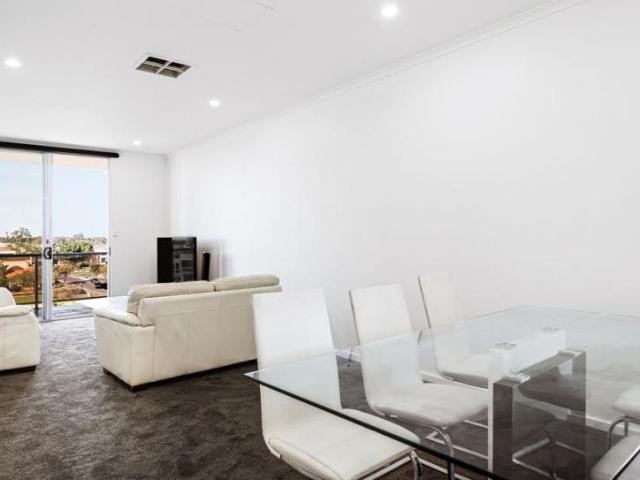Apartment for rent in Mawson, District of Woden Valley
