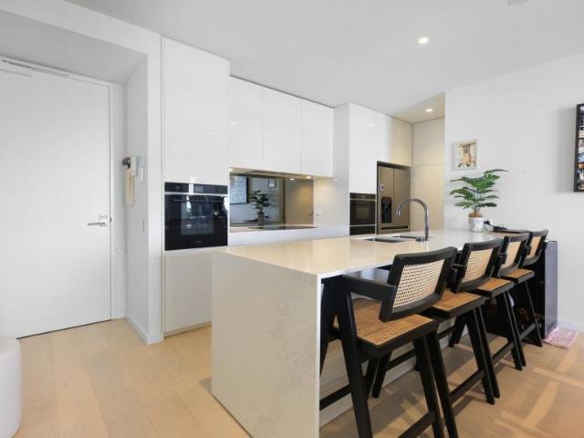 Apartment for sale in Mermaid Waters, Gold Coast City