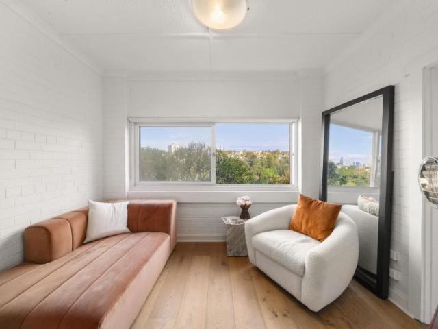 Apartment for sale in Lower North Shore, Sydney