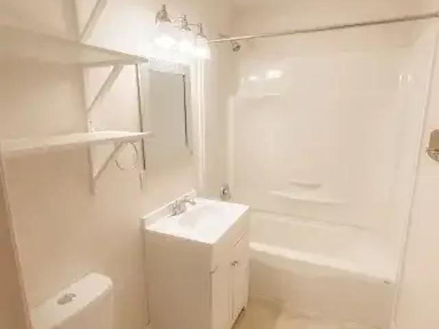 Apartment for rent in Lakeview Place, Regina