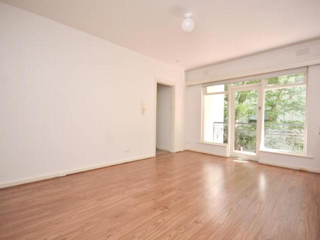 Apartment for rent in St Kilda East, Melbourne