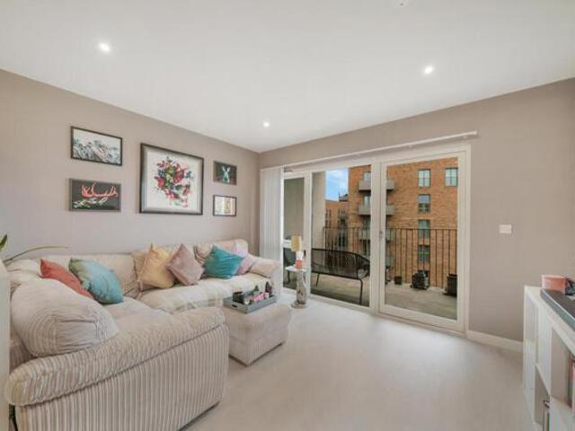 Apartment for sale in West Finchley, Greater London