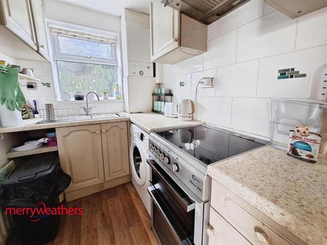 Apartment for sale in Mapplewell, South Yorkshire