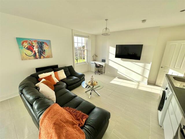 Apartment for sale in Birkenhead, Lower Tranmere