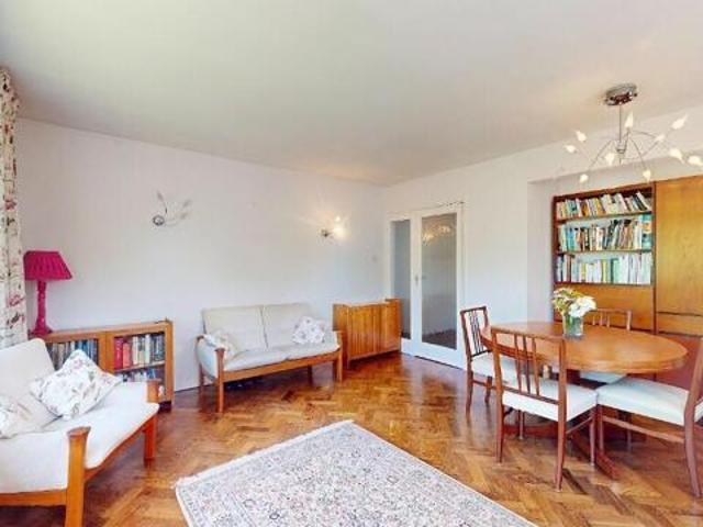 Apartment for sale in Brentford, Kew