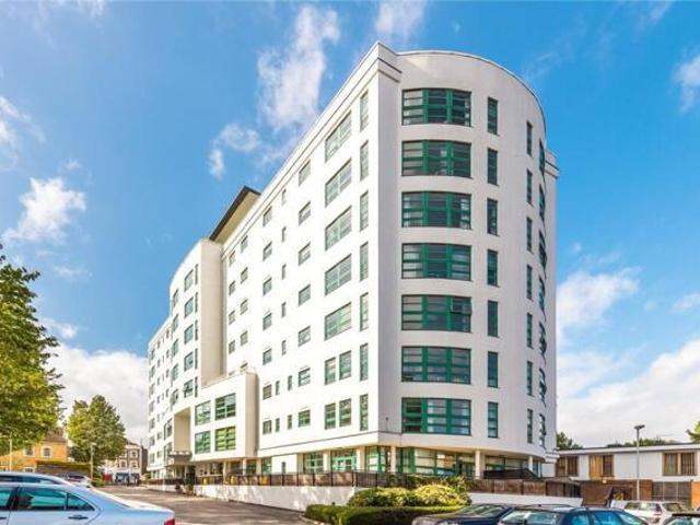 Apartment for sale in London Borough of Hounslow, Strand