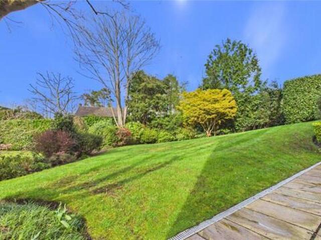Apartment for sale in Heol-las, Surrey