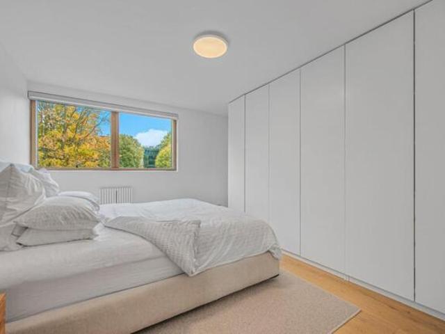 Apartment for sale in Barnsbury, Greater London