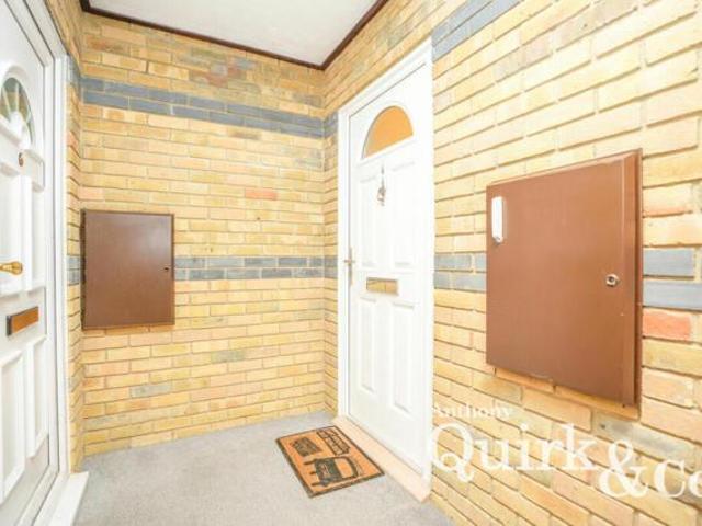 Apartment for sale in Canvey Island, Winter Gardens