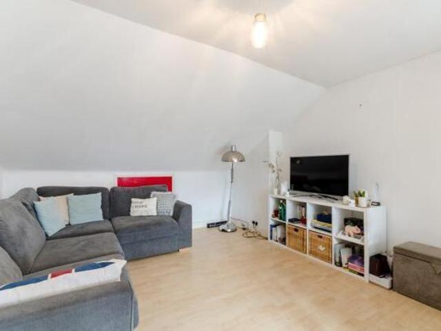 Apartment for sale in Croydon, Waddon