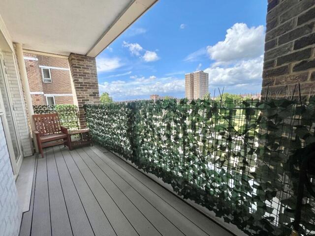 Apartment for sale in Dagenham, Barking And Dagenham