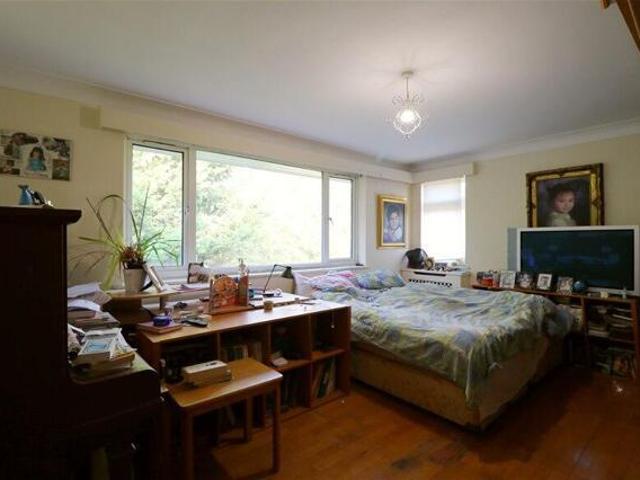 Apartment for sale in London Borough of Ealing, Park Royal