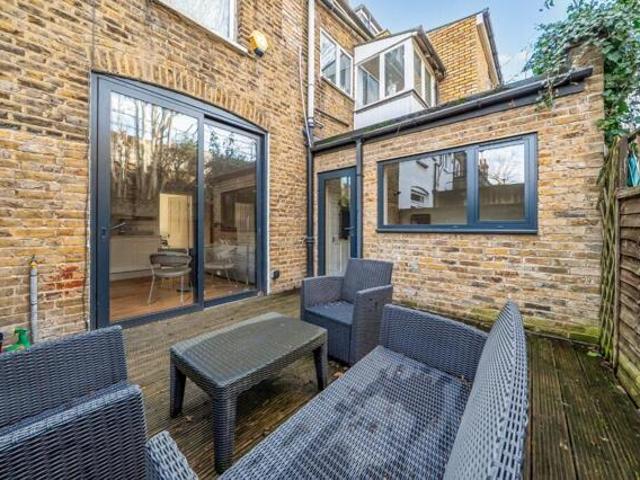 Apartment for sale in London Borough of Hounslow, Greater London