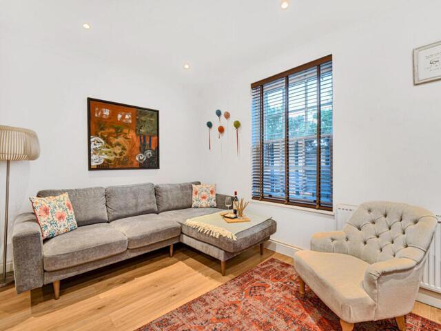 Apartment for sale in East Molesey, Surrey