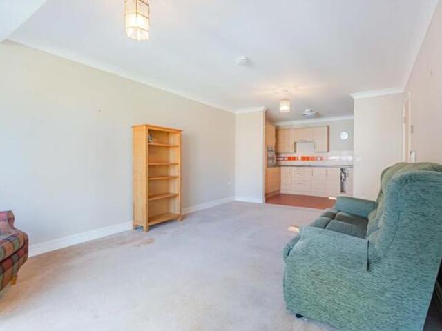 Apartment for sale in Ringles Cross, Cross In Hand