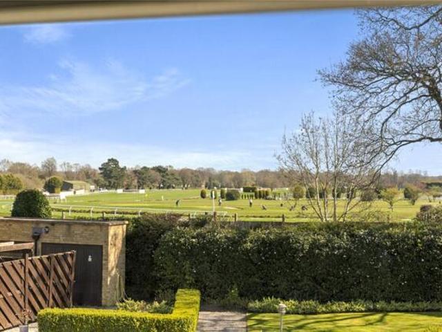 Apartment for sale in Esher, Surrey