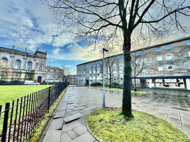 Apartment for sale in Calton, Scotland