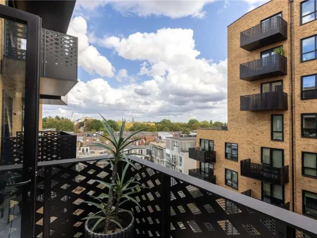 Apartment for sale in London Borough of Ealing, Hanwell