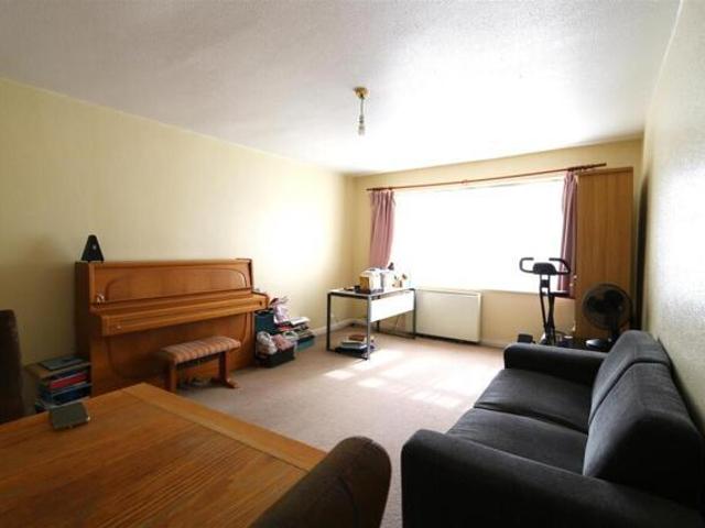Apartment for sale in Kingston Upon Thames, New Malden