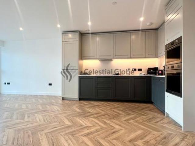Apartment for sale in Norbiton, Greater London