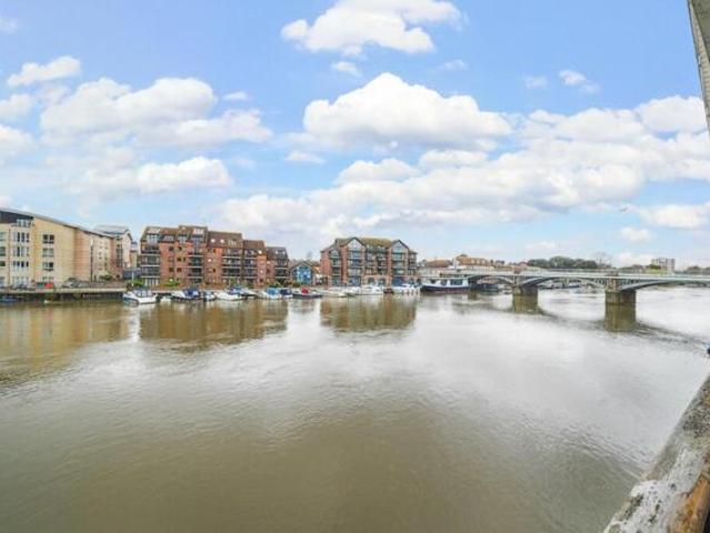 Apartment for sale in Kingston Upon Thames, Surbiton