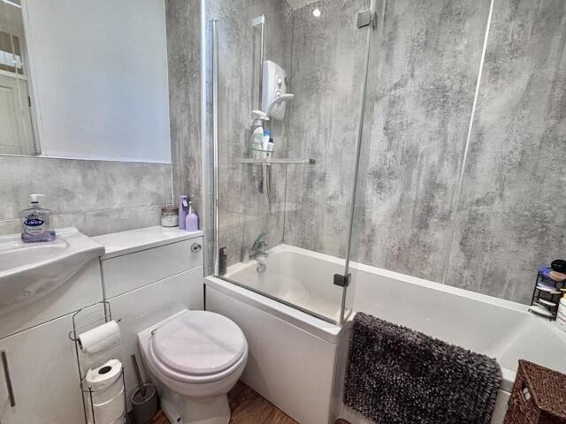 Apartment for sale in Whetstone, Pinfold