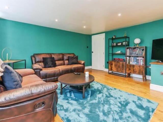 Apartment for sale in Dolywern, Wales