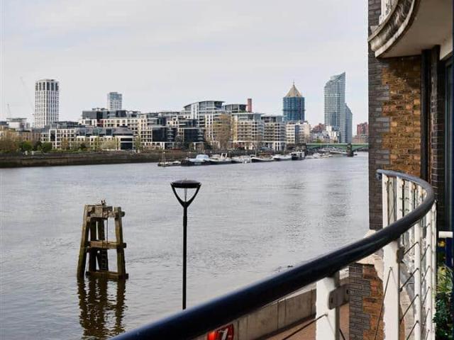 Apartment for sale in Battersea, Greater London