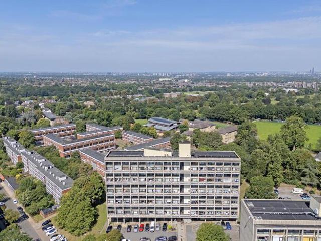 Apartment for sale in Roehampton, Greater London