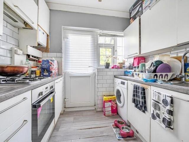 Apartment for sale in Freezywater, Greater London