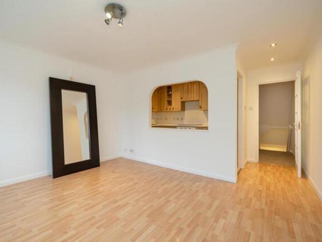Apartment for sale in London Borough of Hounslow, Greater London
