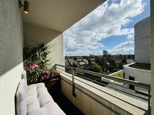 Apartment for sale in Clapham, Greater London