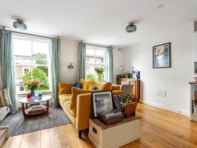 Apartment for sale in Shepherd's Bush, Greater London