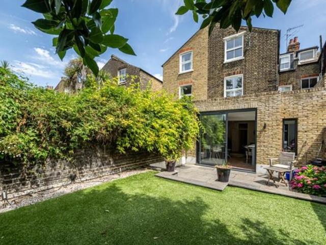 Apartment for sale in Clapham, Greater London