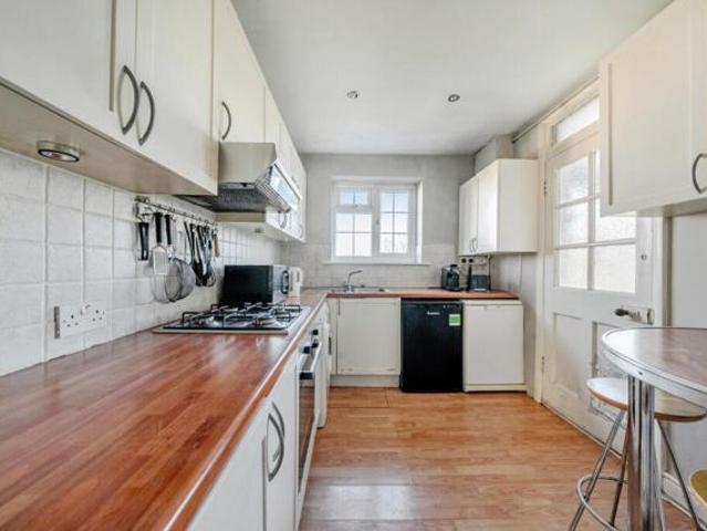 Apartment for sale in Strawberry Hill, Greater London