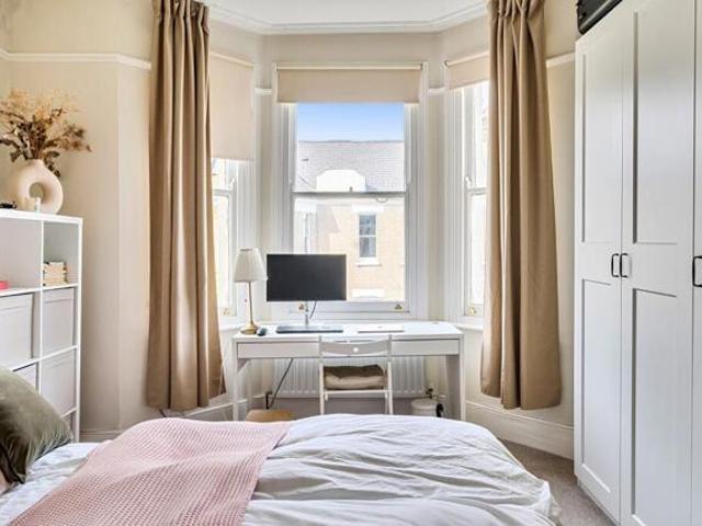 Apartment for sale in Oval, Greater London