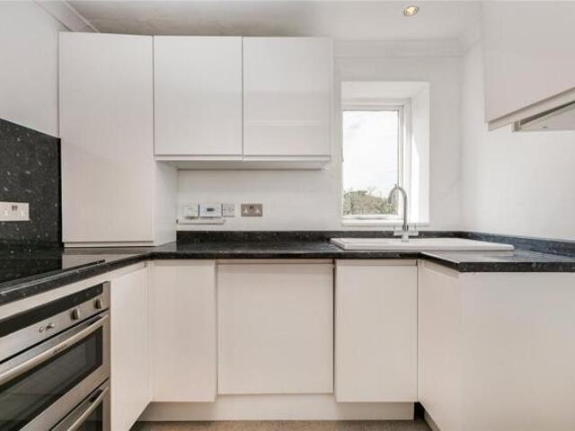 Apartment for sale in Petersham, Greater London