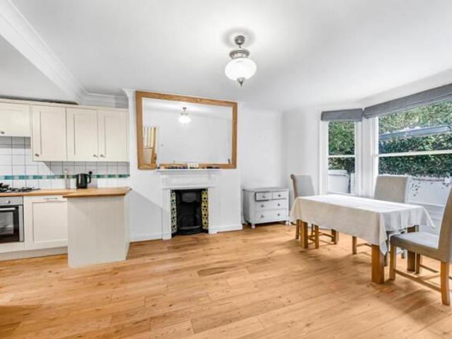 Apartment for sale in Petersham, Greater London