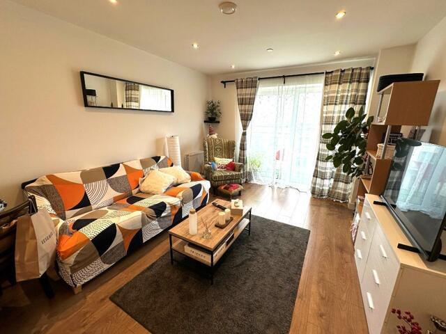 Apartment for sale in Spring Park, Luton
