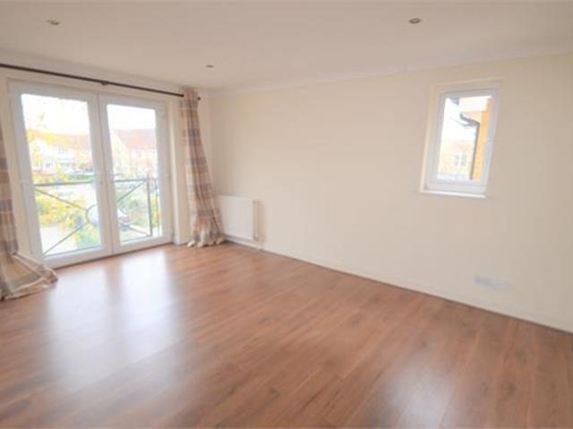 Apartment for sale in The Hale, Greater London