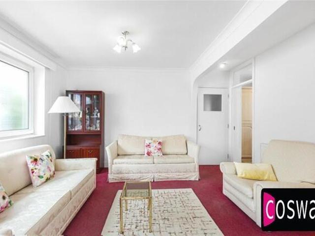 Apartment for sale in Mill Hill, Hendon