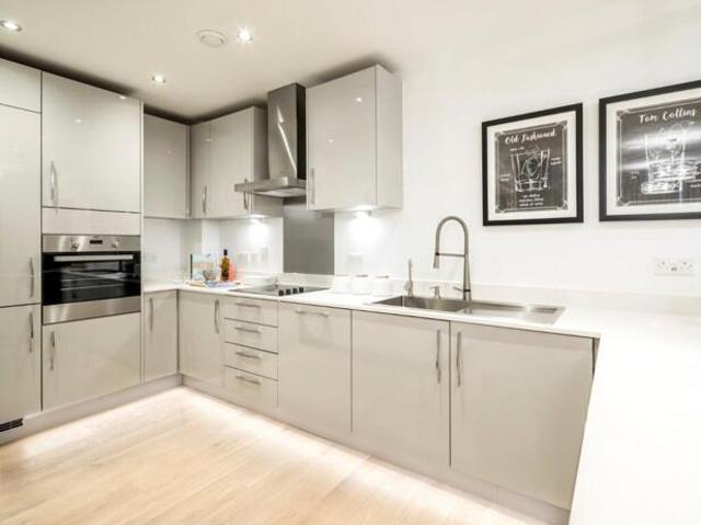 Apartment for sale in New Malden, West Barnes