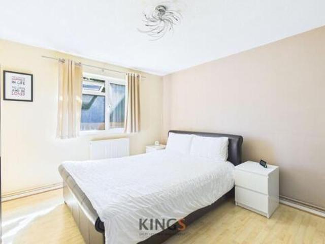 Apartment for sale in Oakmere, Potters Bar